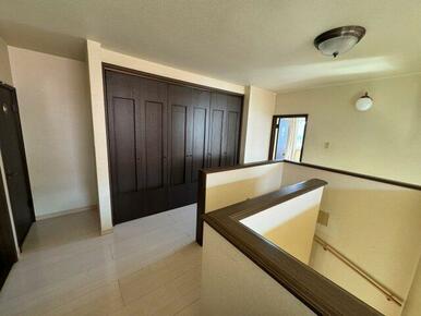 廊下には収納もついております。