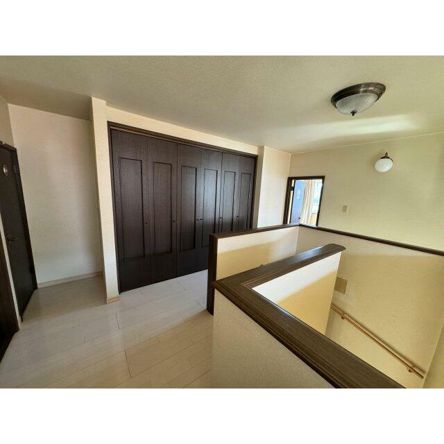 廊下には収納もついております。