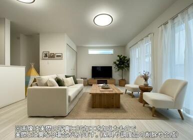 開放感のあるゆとりあるリビング。採光にもこだわった居心地の良い空間です♪