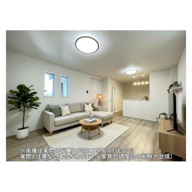 開放感のあるゆとりあるリビング。採光にもこだわった居心地の良い空間です♪