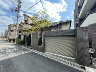 電動シャッター付きカーポートあり♪住友林業株式会社施工の木造２階建住宅♪