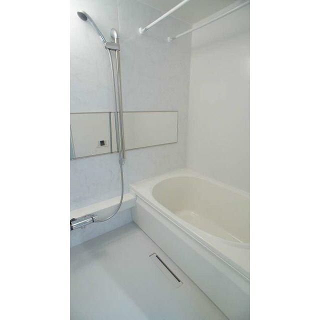 浴室はアクセントパネルを採用しております