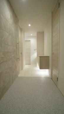 玄関に手すりがございます