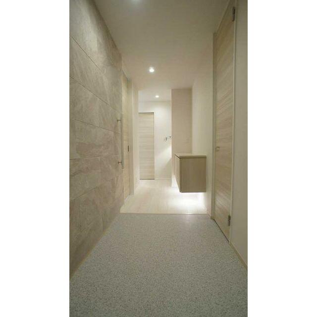 玄関に手すりがございます