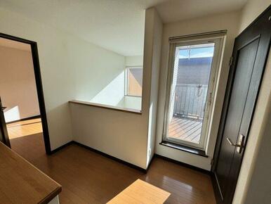 2階ホール部分。ここにも収納があります。