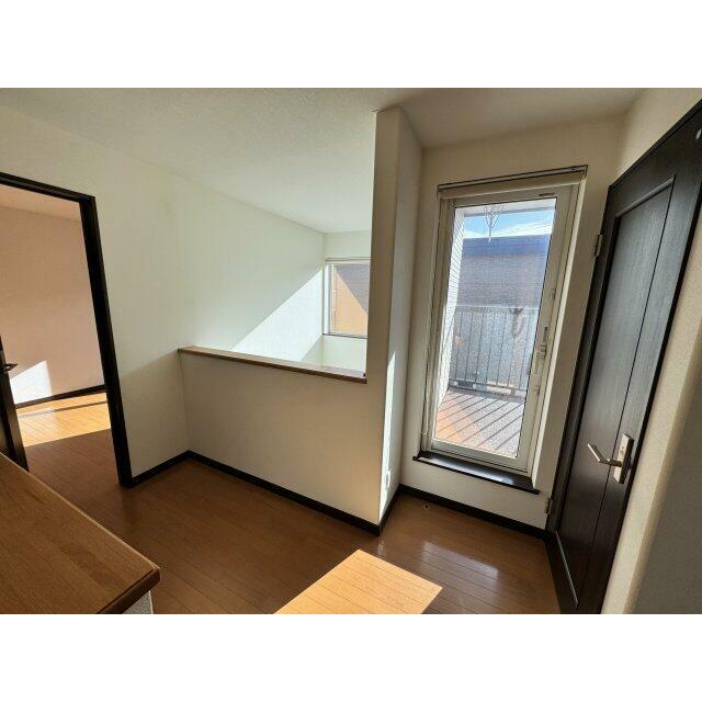 2階ホール部分。ここにも収納があります。