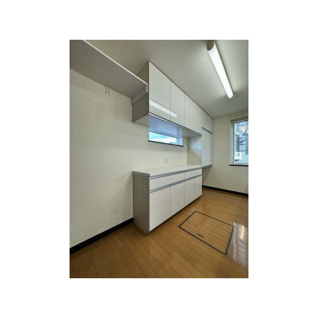 大容量収納のカップボードつきです。