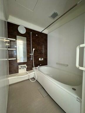 お風呂は追い炊き付きの１坪タイプ