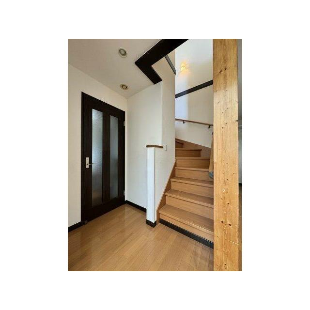 リビング階段ですが動線を邪魔しません。