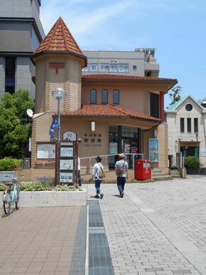 中川駅前郵便局