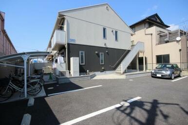 軽量鉄骨造２階建て賃貸住宅