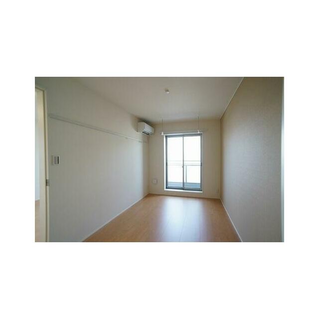 エアコン付き洋室♪雨の日にうれしい室内物干フック♪