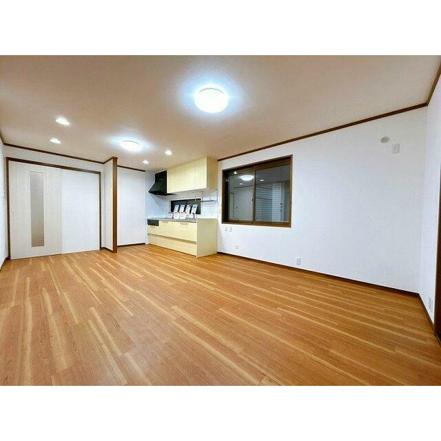 「ＬＤＫ」別角度の写真です。キッチンがございます。
