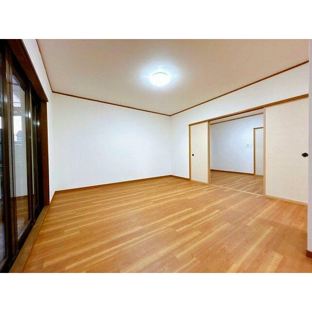 「ＬＤＫ」別角度の写真です。洋室とつながっています。