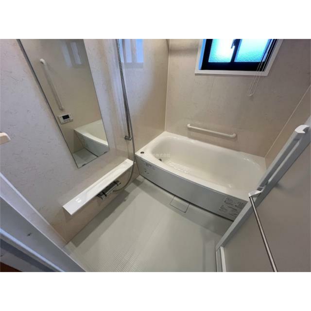 洗い場も広々とした浴室