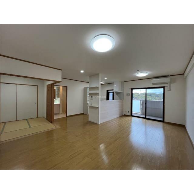 １９．１１帖ＬＤＫ。隣の和室とつながるので広く見えます