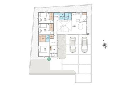 ２０帖の広々ＬＤＫは折上天井設計。リビングを通らず各洋室へ移動できる、プライバシーに配慮した間取り。