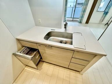 食洗機・浄水器付きの2WAYキッチンで効率よく作業できます。