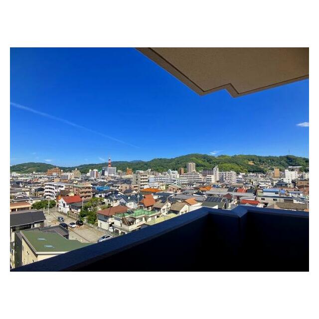 バルコニー　北東側洋室前のバルコニーからの最上階の景色も格別です