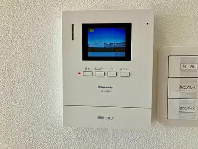 モニターホン　カラーモニターで来客時も安心です