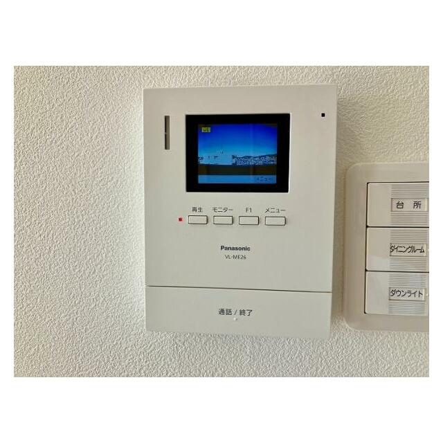 モニターホン　カラーモニターで来客時も安心です