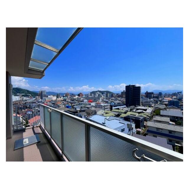 バルコニー　LDK前のバルコニーからは、松山城を望むことができます