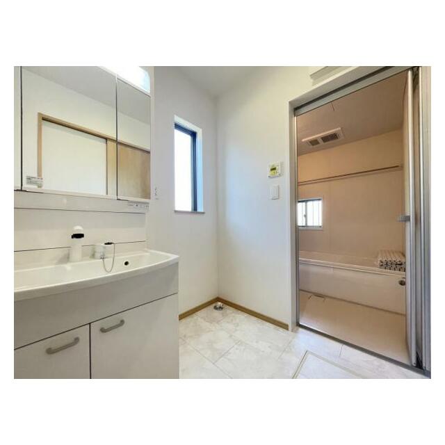 朝の準備・毎日の洗濯・帰宅後のお風呂と大活躍の洗面スペース