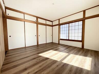 2階東側洋室です