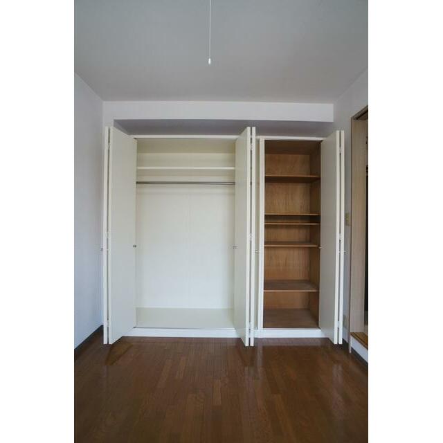 壁一面の大きな収納が魅力のお部屋です！