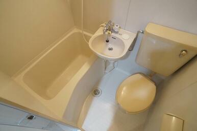 お掃除しやすい！洗面台付き３点ユニットです☆