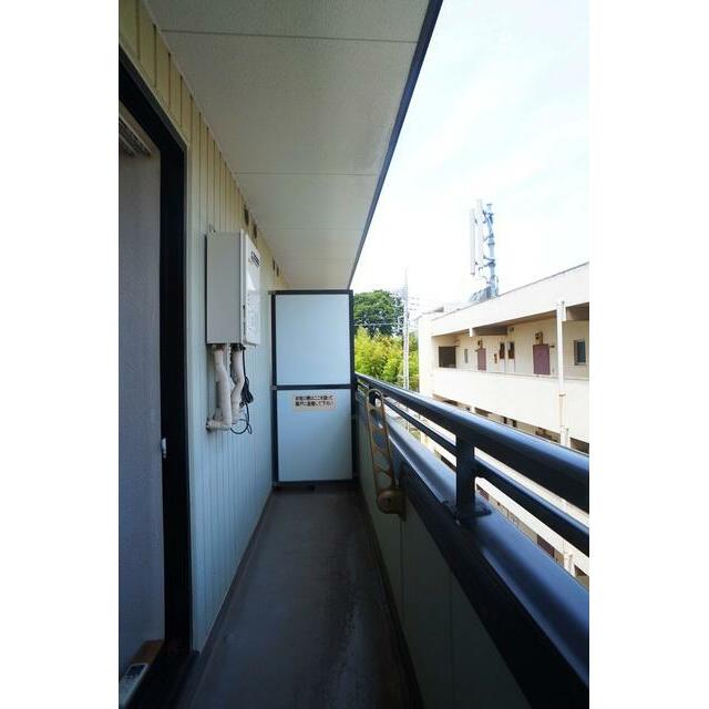 バルコニーがあるので洗濯物を太陽の下で干すことができます♪