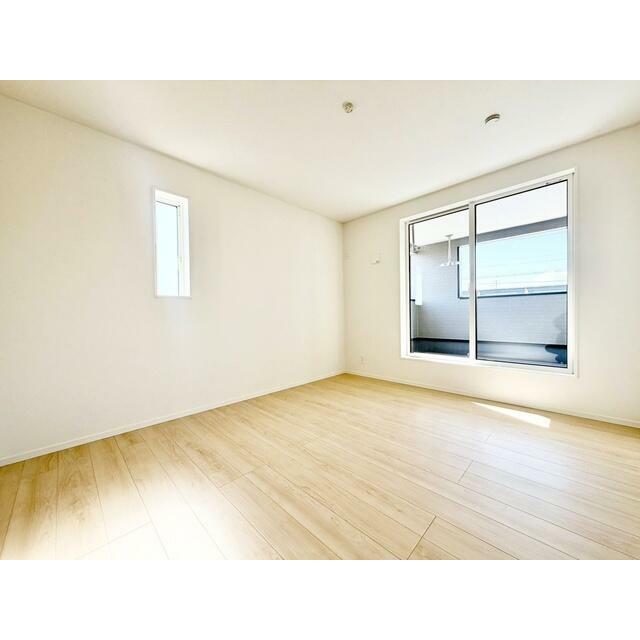 2階洋室には大容量のクローゼットが各部屋にあります。 洋服選びが楽しくなりますね♪