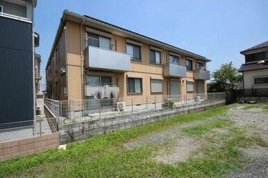 １階の一部は専用庭タイプ、２階はバルコニータイプです。