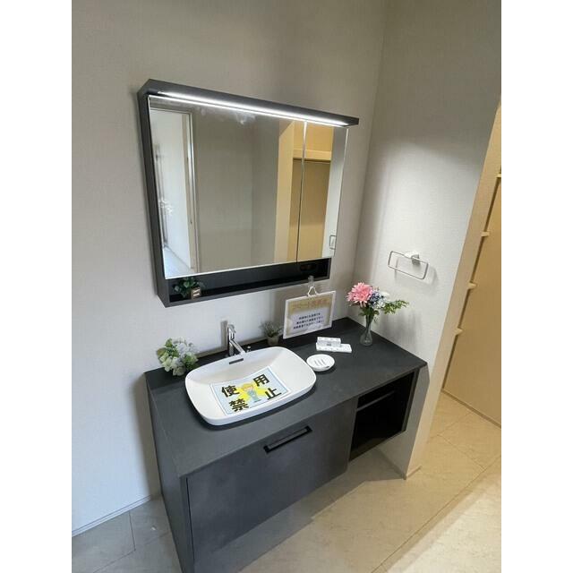 シャキッと一日を始める朝も素顔に戻る夜もこの洗面台から（1号棟）