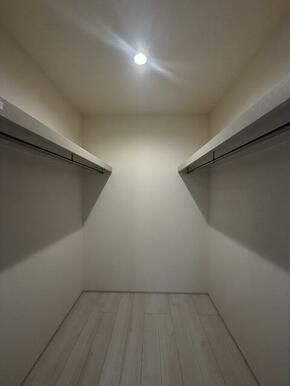 「今日は何着ていこう？」そんな楽しみを味わえる暮らし（1号棟）