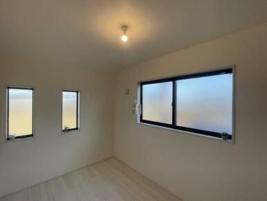 ベッドやイスでの生活で膝に難ありの方でも過ごしやすい（1号棟）