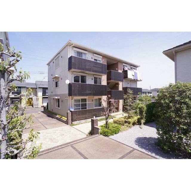 積水ハウス施工の３階建て賃貸マンションです。