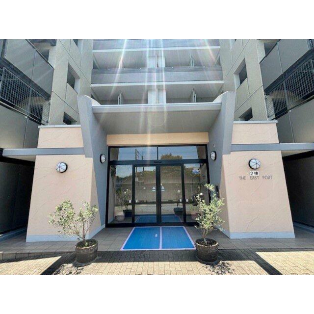 エントランスはオートロック対応で防犯対策がされており、安全で安心です。2025年6月撮影