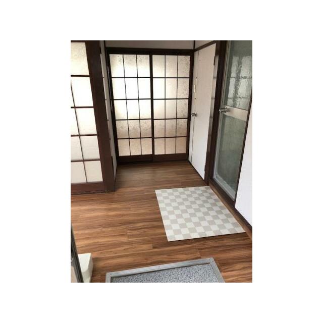 玄関からキッチン