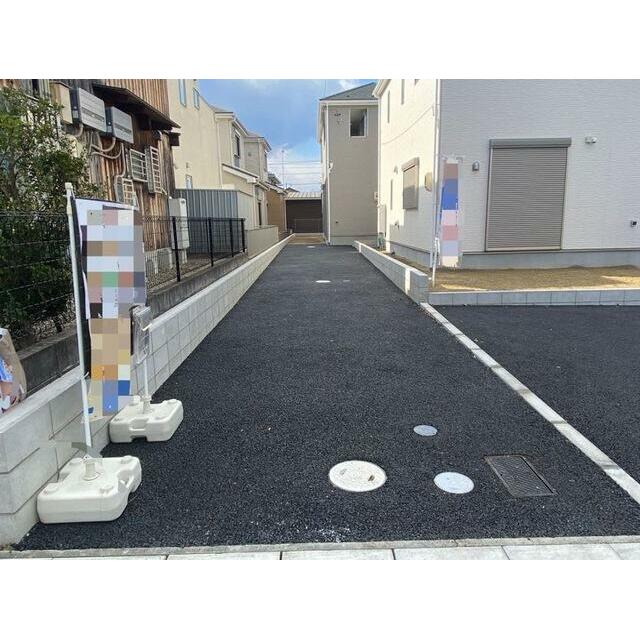 駐車場は並列で3台駐車可能(車種による) 来客時にも対応可能☆