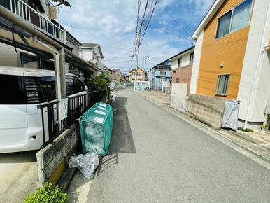 前面道路は交通量が少ないです。