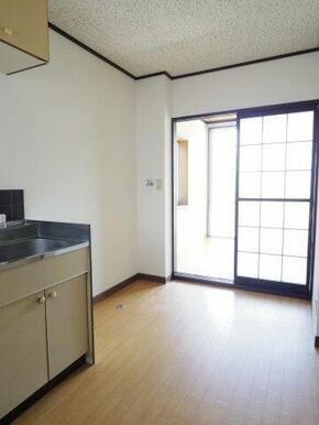 ※同建物ほかのお部屋の写真です。