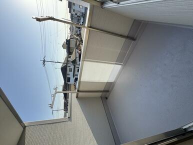 部屋の外と中をつなぐバルコニー、使い方自在！（7号棟）