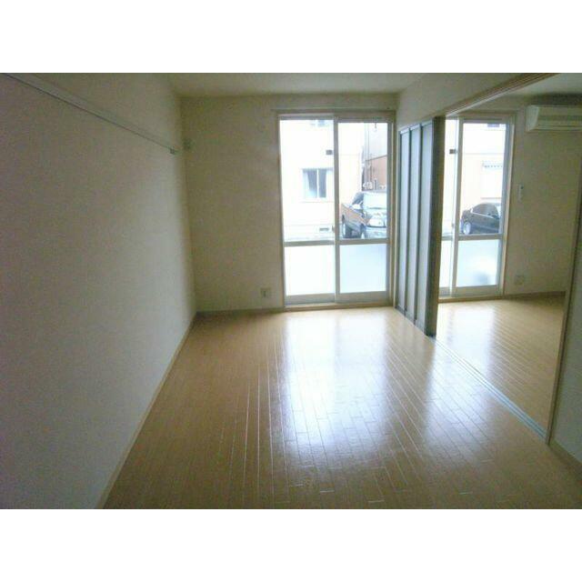 南側洋室６．５帖　防犯用ＡＬＳＯＫロック付きです♪