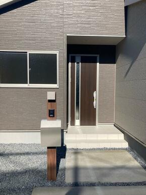 このエントランスでゲストをお出迎え（1号棟）