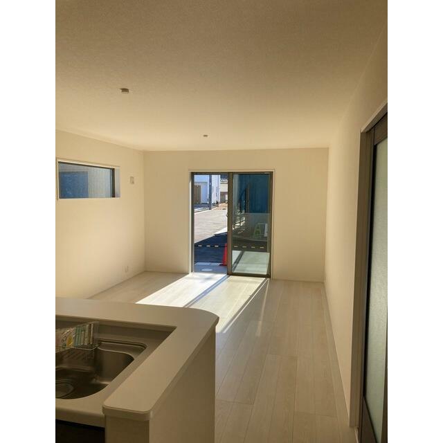 くつろぎスペースとしてはもとより、リビングに学習やテレワークのスペースを設けるご家庭も増えています（1号棟）