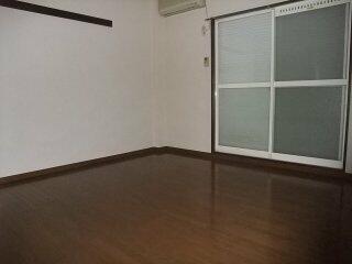 洋室（シャッター閉）