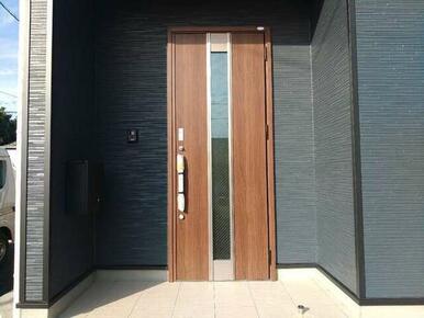 家族もゲストも気持ちよく迎える玄関