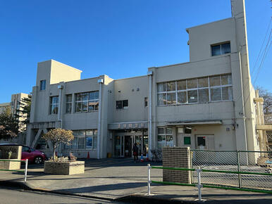 武蔵村山市立雷塚図書館