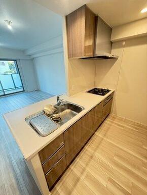 3口ガスコンロのシステムキッチンです。食洗機付きです。